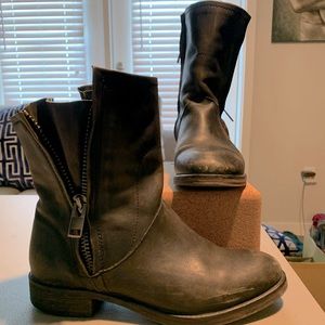 Rugged motorcycle boot